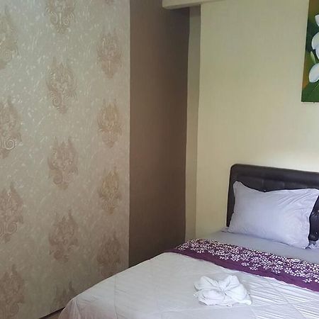 Adel'S Guest House Malang Ngoại thất bức ảnh