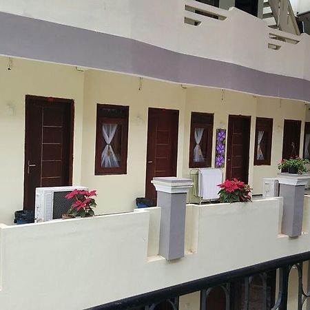 Adel'S Guest House Malang Ngoại thất bức ảnh