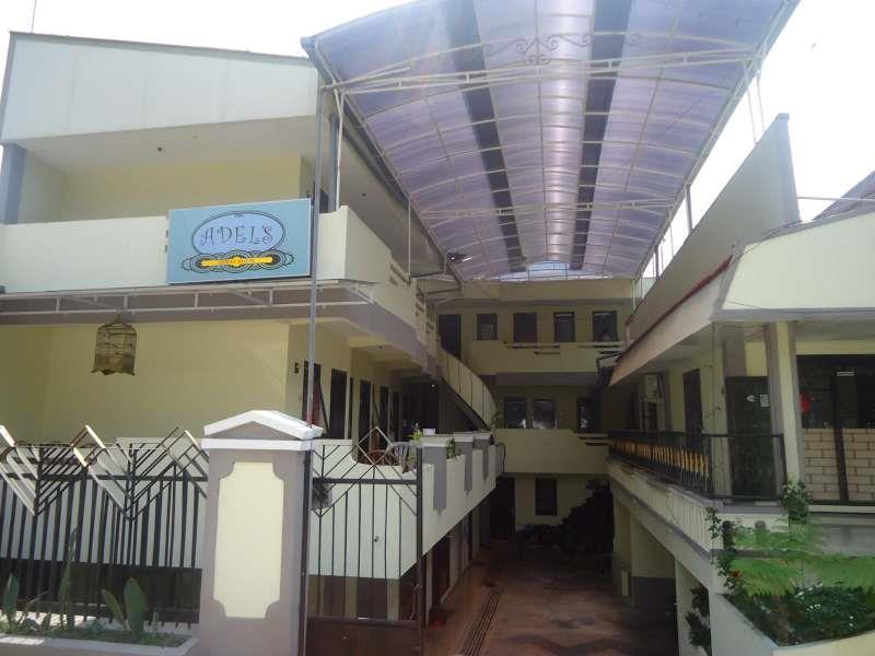 Adel'S Guest House Malang Ngoại thất bức ảnh
