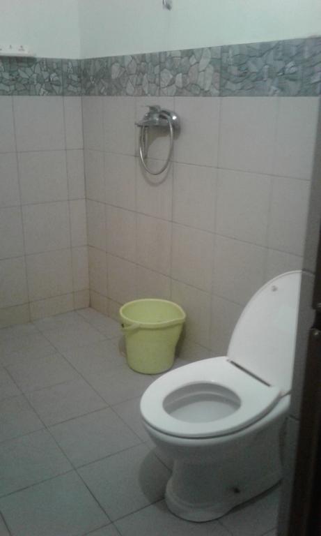 Adel'S Guest House Malang Ngoại thất bức ảnh