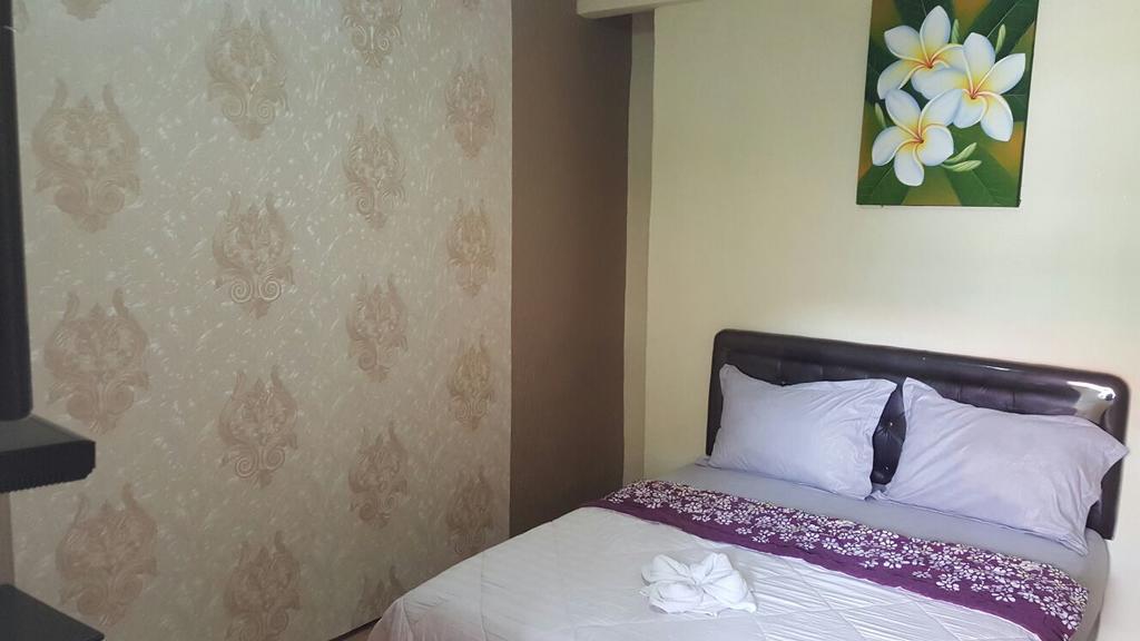 Adel'S Guest House Malang Ngoại thất bức ảnh